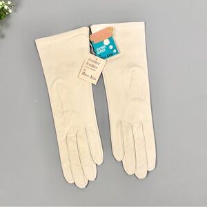 NWT Miss Aris White Ivory Leather Gloves Silk Lining Vintage size 7,5